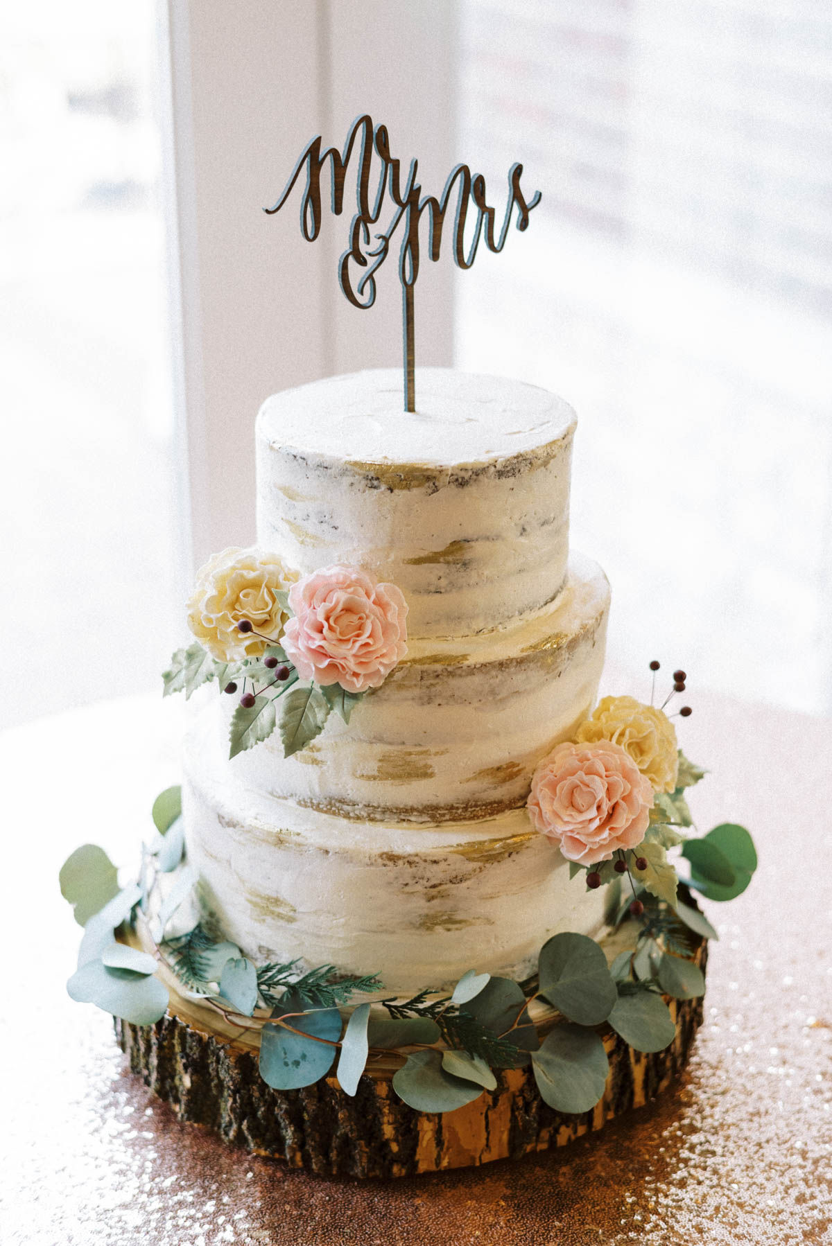 wedding cake at a burlington golf and country club wedding